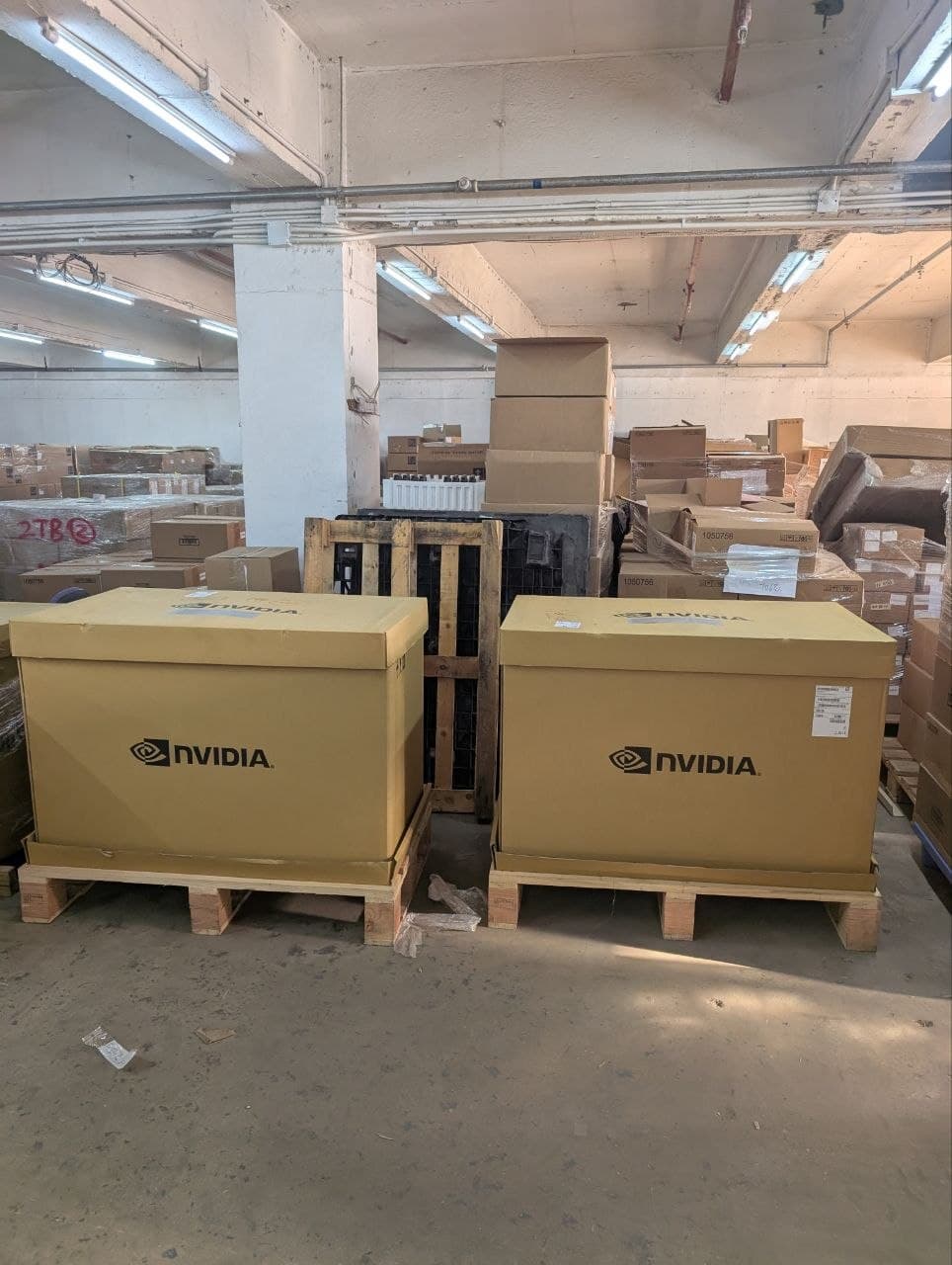 Qingzhi Computer Warehouse – Dell EMC Servers on Pallets